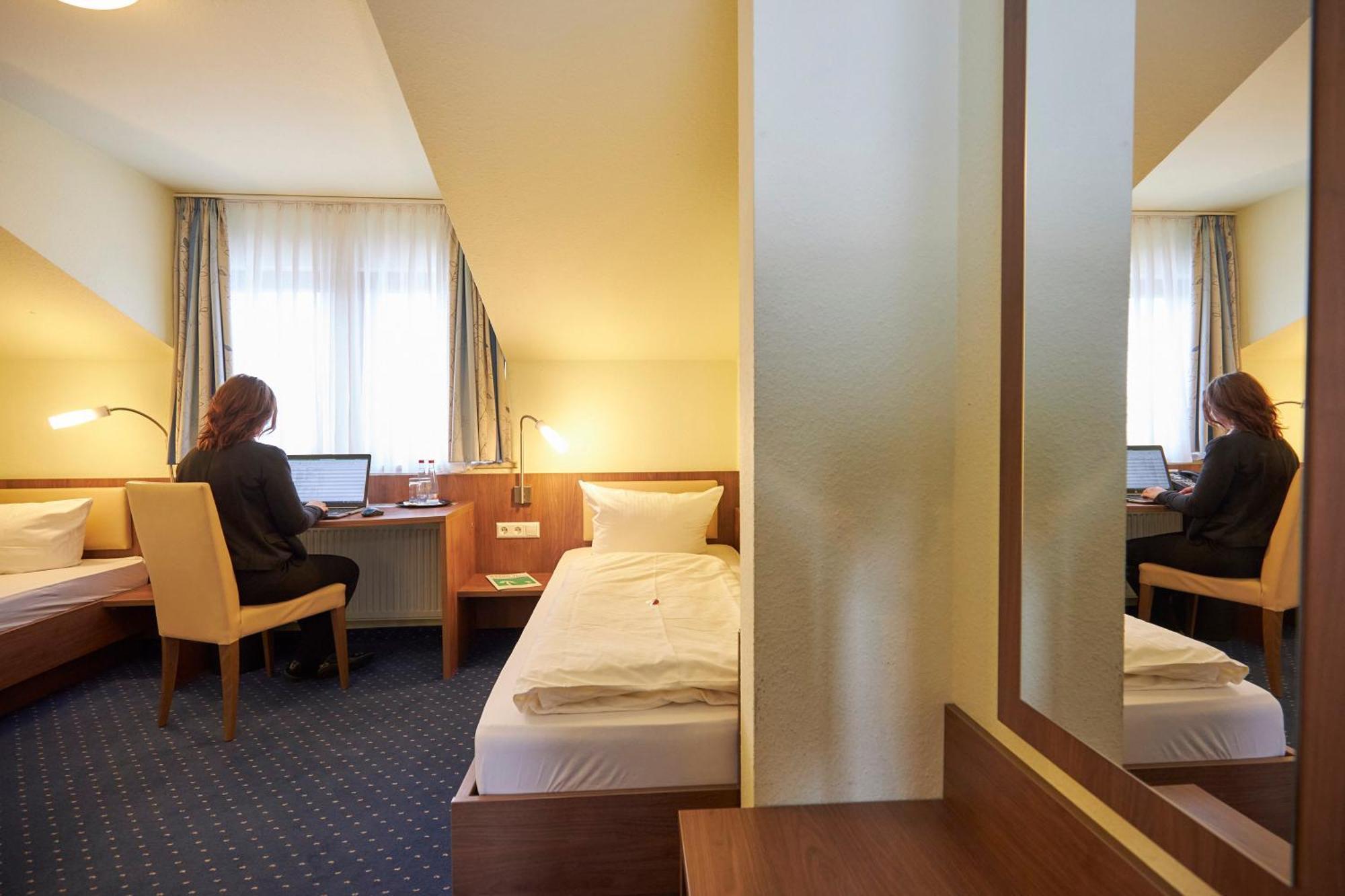Flair Hotel Landgasthof Roger Löwenstein Екстериор снимка