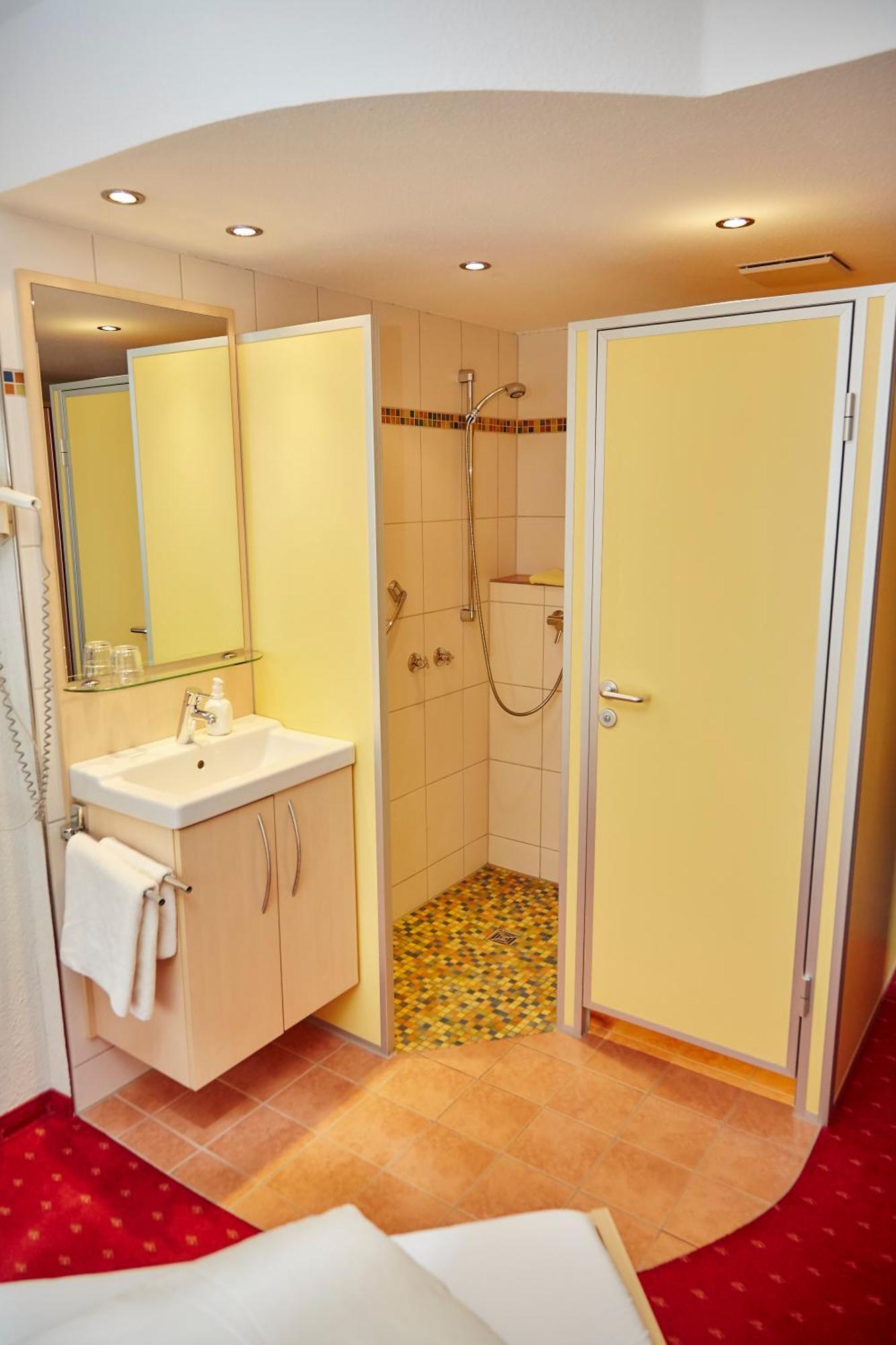 Flair Hotel Landgasthof Roger Löwenstein Екстериор снимка